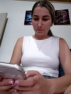 Iris_love18 webcam