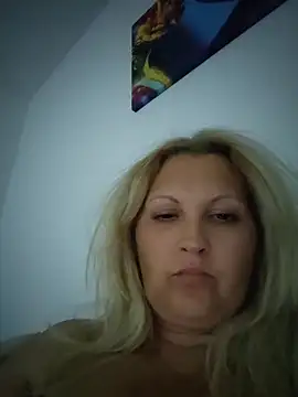 Divineblond webcam