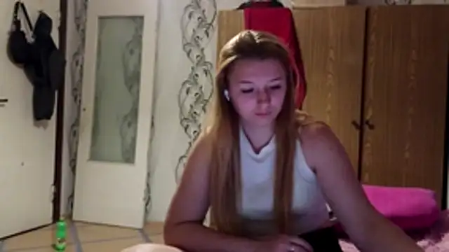 RaeannRoewe webcam