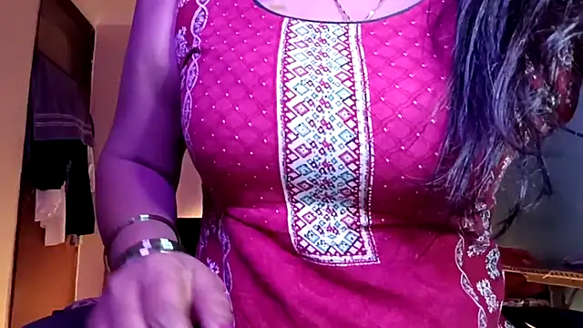 YourDesi_Laila_ webcam