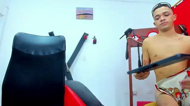 friends_lust_latin webcam