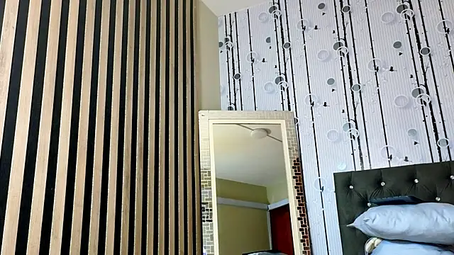 Alex_Bloom webcam