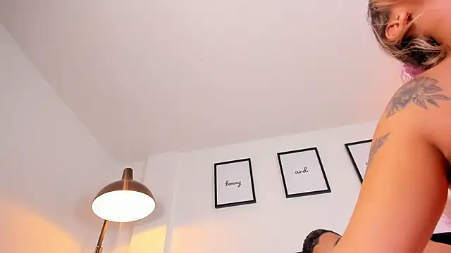 Bonny_and_carrot webcam