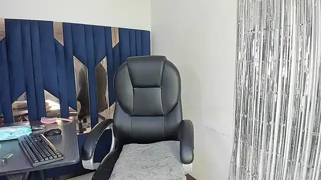 Aisha_hotts777 webcam