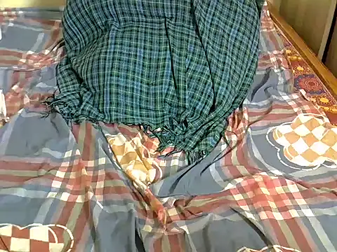 Petite-curvy webcam