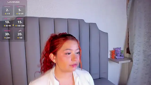 Athenea_Saint webcam