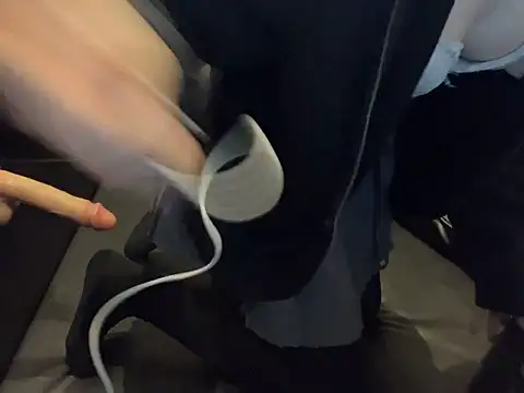 Naru-- live sex cam