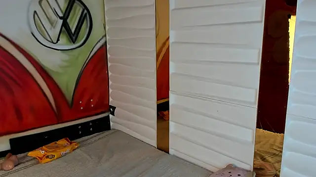 GlossyBratz webcam