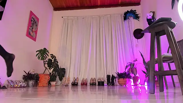 ArchieCollins live cam