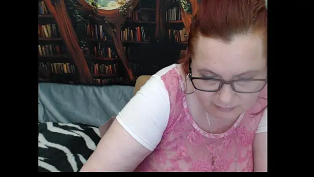 PlayfullMature webcam