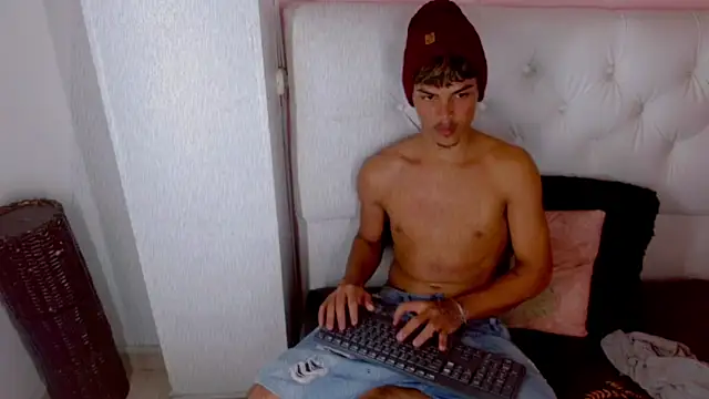 Angel_foxc13 webcam