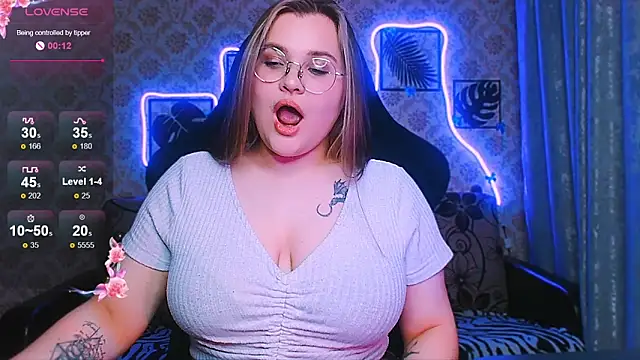 InLoveWithLife26 webcam
