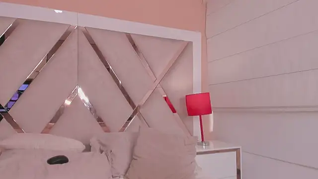 Isabella-Glow webcam