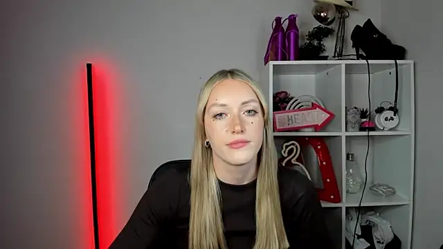 EvelynBlond webcam