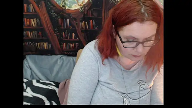 PlayfullMature webcam