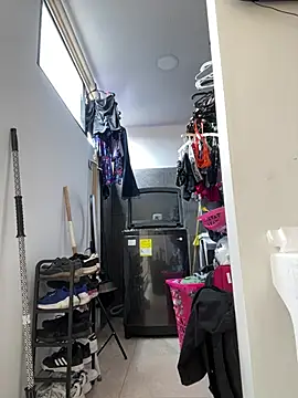 Pretty__Milf webcam