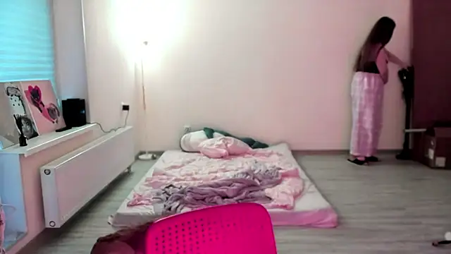 JuicyHelenX webcam