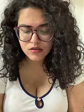 Curvydesifromgermany webcam