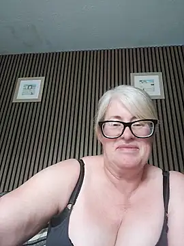 FlirtyFleur-x webcam