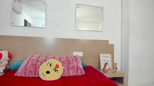 KiaraaBlack webcam