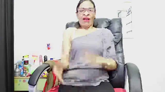 Aries_Mature webcam