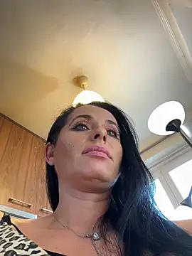 Hotmomcheckk_ webcam