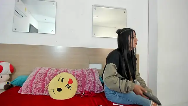 KiaraaBlack webcam