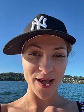 missdaisydiamond777 live sex cam