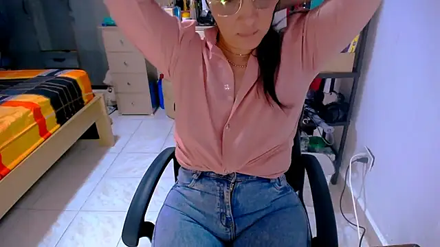 BitterMomXxx webcam