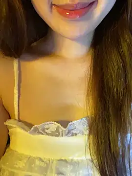Uyennii02 webcam