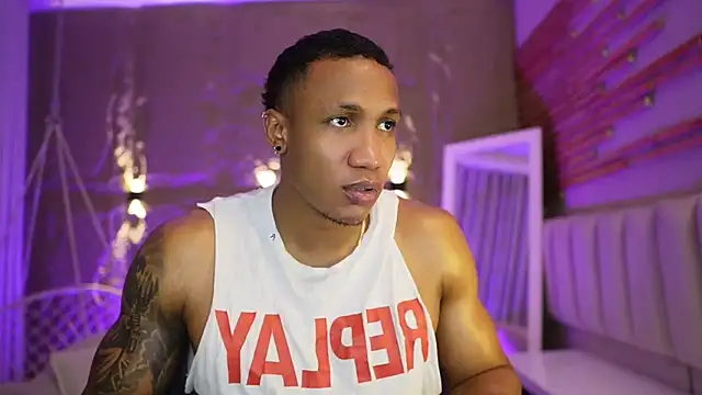 Logan_Varela webcam