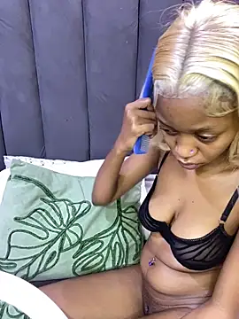 SexyPetitex25 webcam