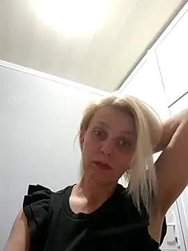MiaLove183 webcam
