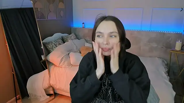 ChloeSunny webcam