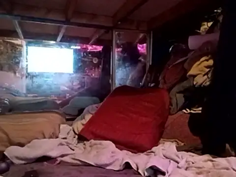 nearby_causual webcam
