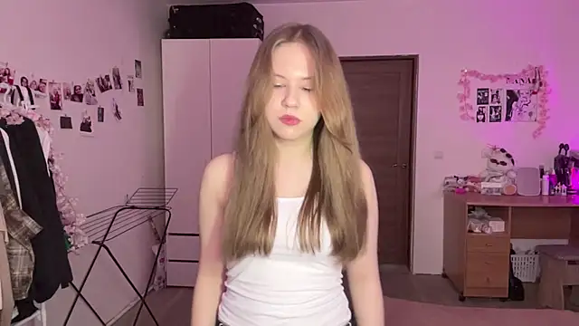 nyellespir (F teen) - Play with my top🔥