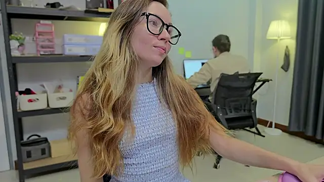 Mini_girl_do_it_better webcam