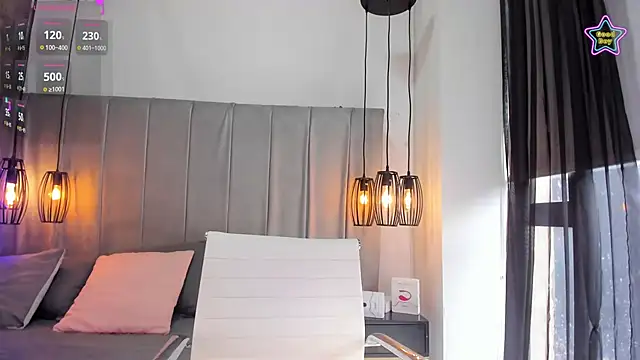 mia_thompsonn_ webcam