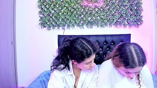 valeria_and_zoe webcam