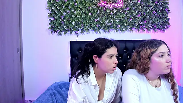 valeria_and_zoe webcam