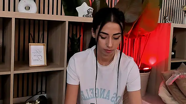tiacyrrus - TiaCyrrus's free webcam - UK Sex Cams