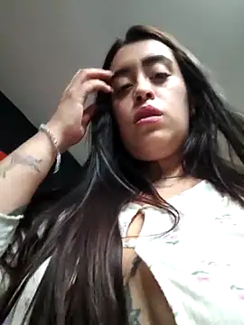 MissNyraSecret webcam