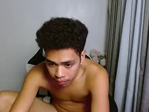 curlyasian_njxx webcam