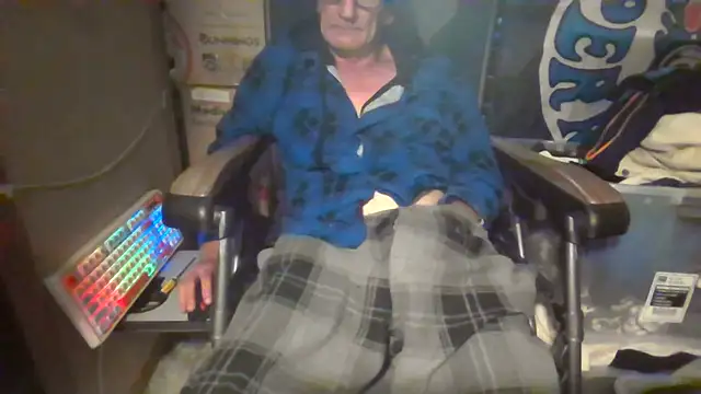 Lovyourpuss webcam
