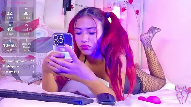 Bella-Sanders webcam