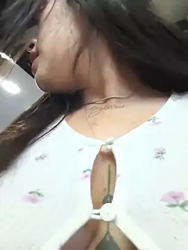 MissNyraSecret webcam