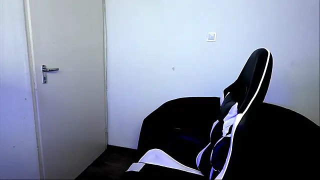 ShyHotNerd webcam