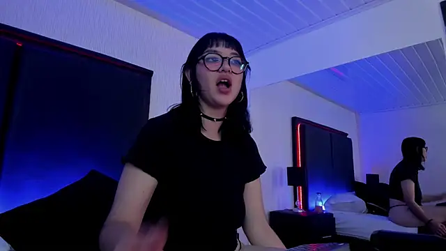 LilithBluum webcam