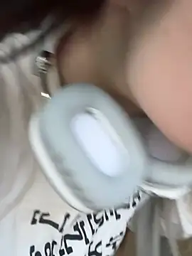 virusDoll webcam