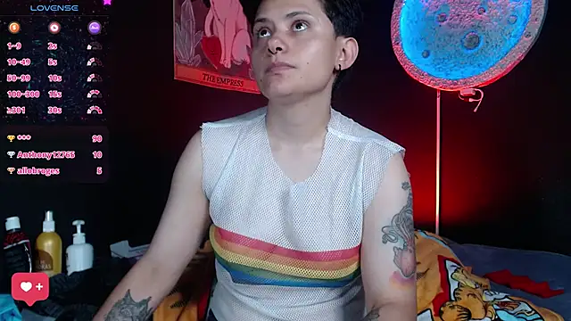 girl_intense444 webcam